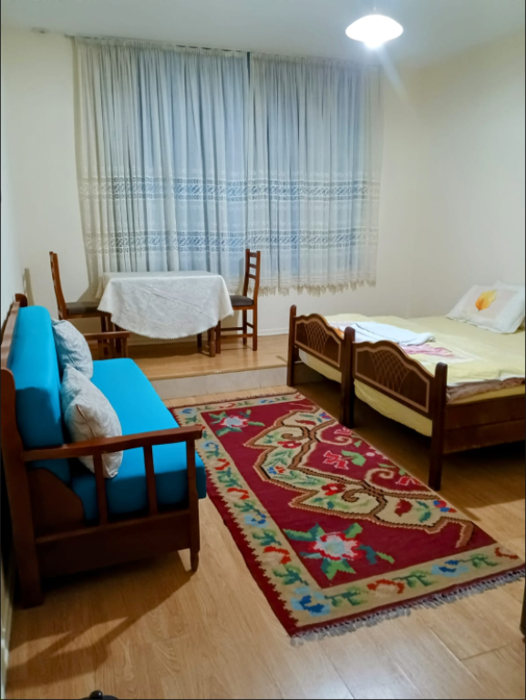 Monolocali in affitto vicino al Liceo "Partizani" – 28.000 Lek