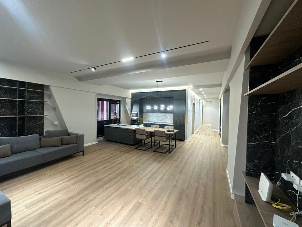 In vendita appartamento 2+1+2 Garden Building Rruga e Kavajes