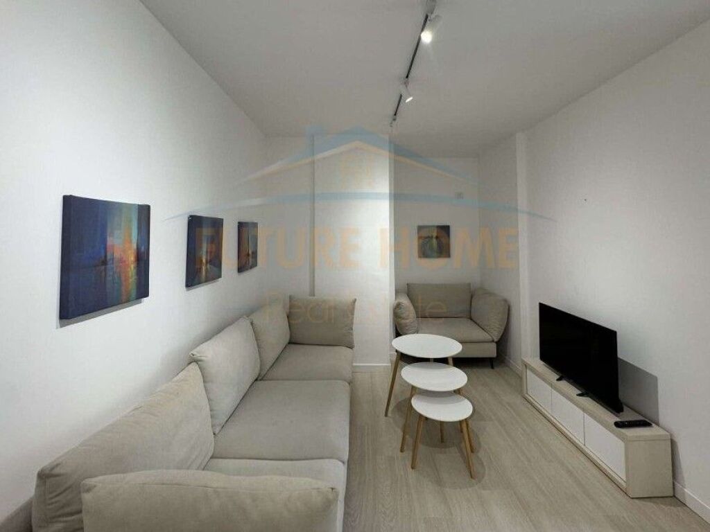 Qera, Apartament 1+1, Komuna e Parisit, Tiranë.