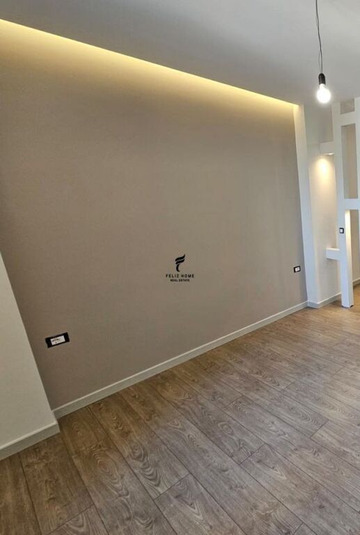 APARTAMENT ME QERA 2+1 ZOGU I ZI 85.000 LEKE FH-70128