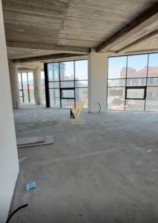 LOCALE COMMERCIALE 326 M2 IN AFFITTO A ELBASAN 2.200 EURO