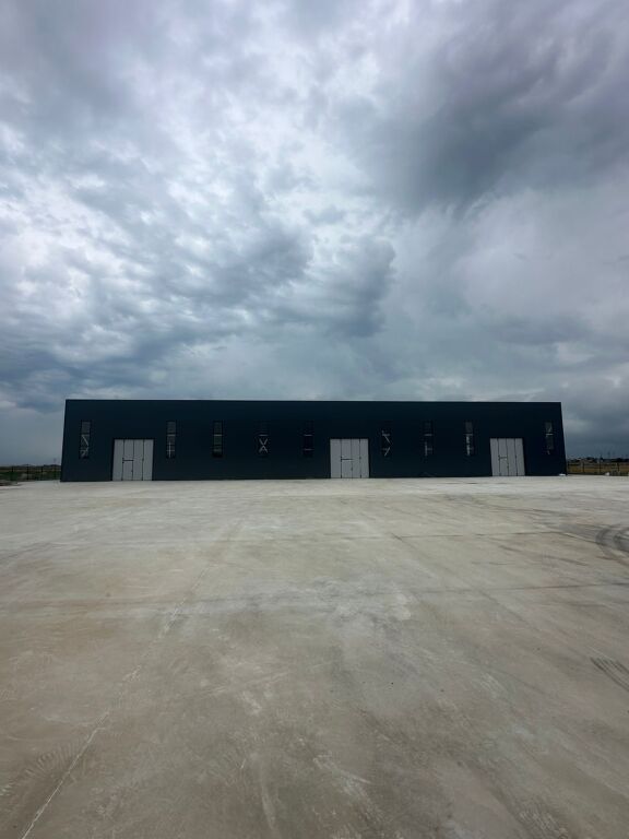 Kapanon Me Qera Fllake Rruge Kryesore