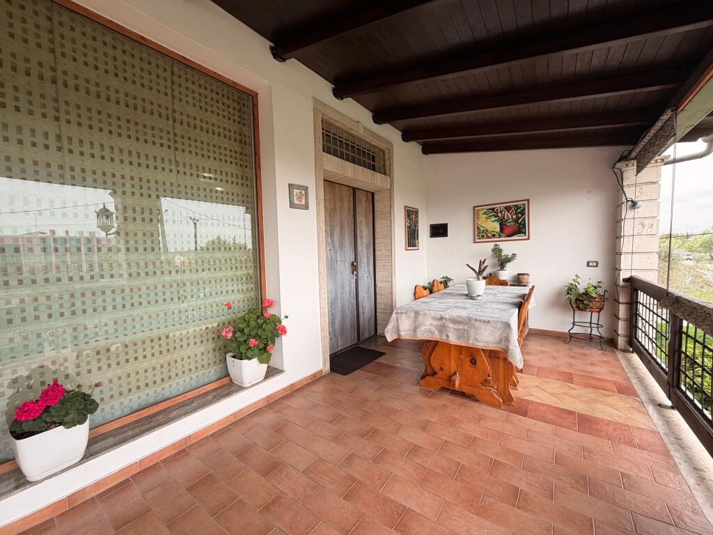 Shitet Vilë 3-Katëshe me Truall 1533m2 – Kavajë, Rruga Dytësore