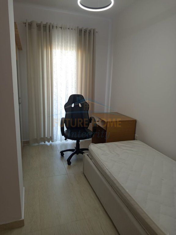 Affitto, Appartamento 2+1, Complesso Aura, Tirana.