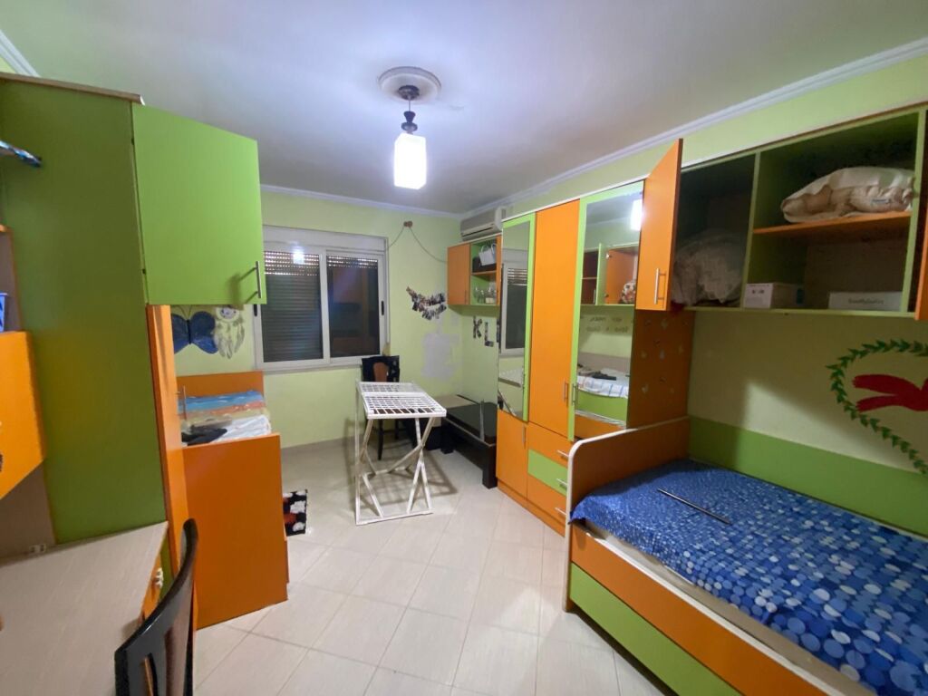 JEPET ME QERA VILA 2 KATESHE 400€ SHKOZET