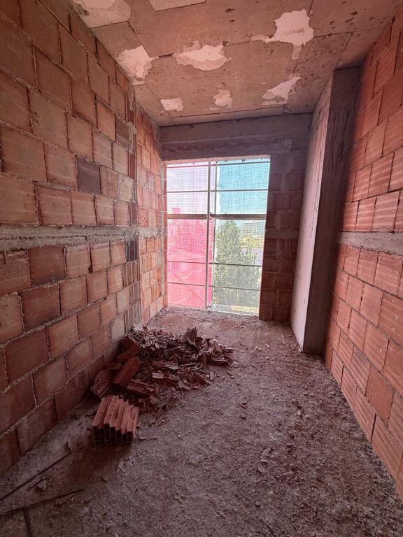 SHITET APARTAMENT 2+1+2 PRANE GJIMNAZIT PARTIZANI