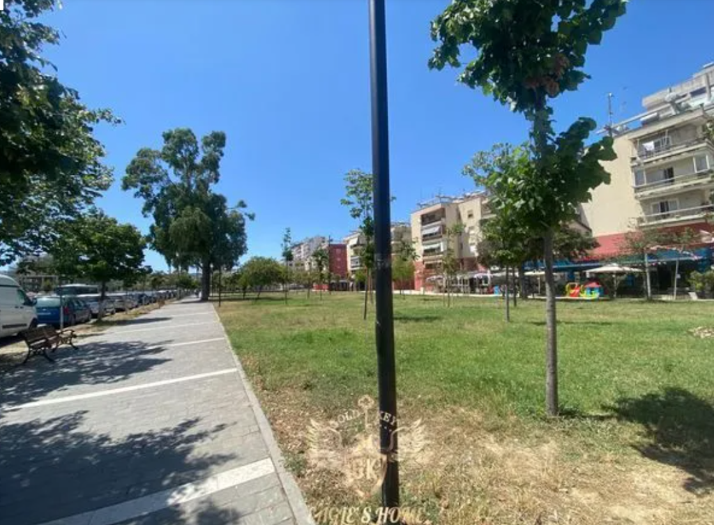 Shitet Njesi Biznesi• Bar Kafe