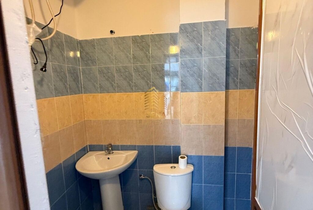 Qira, Ambient Biznesi, Rruga e Barrikadave, 40.000 Lek/Muaj