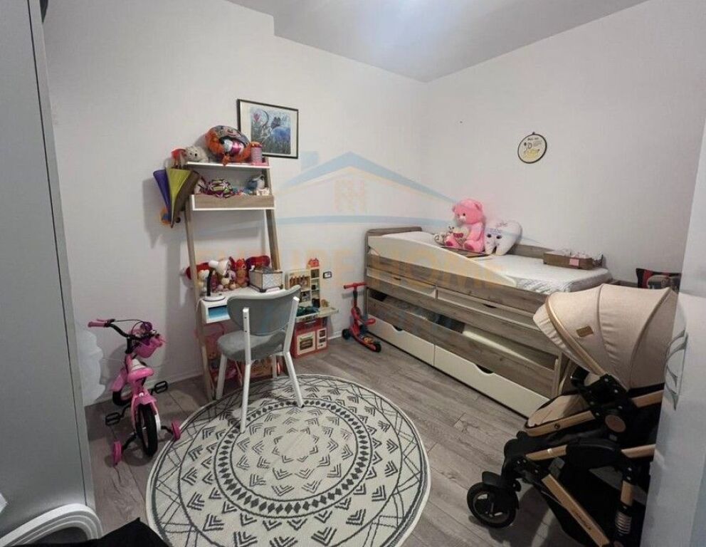 Shitet, Apartament 2+1, Fresku, Tiranë.