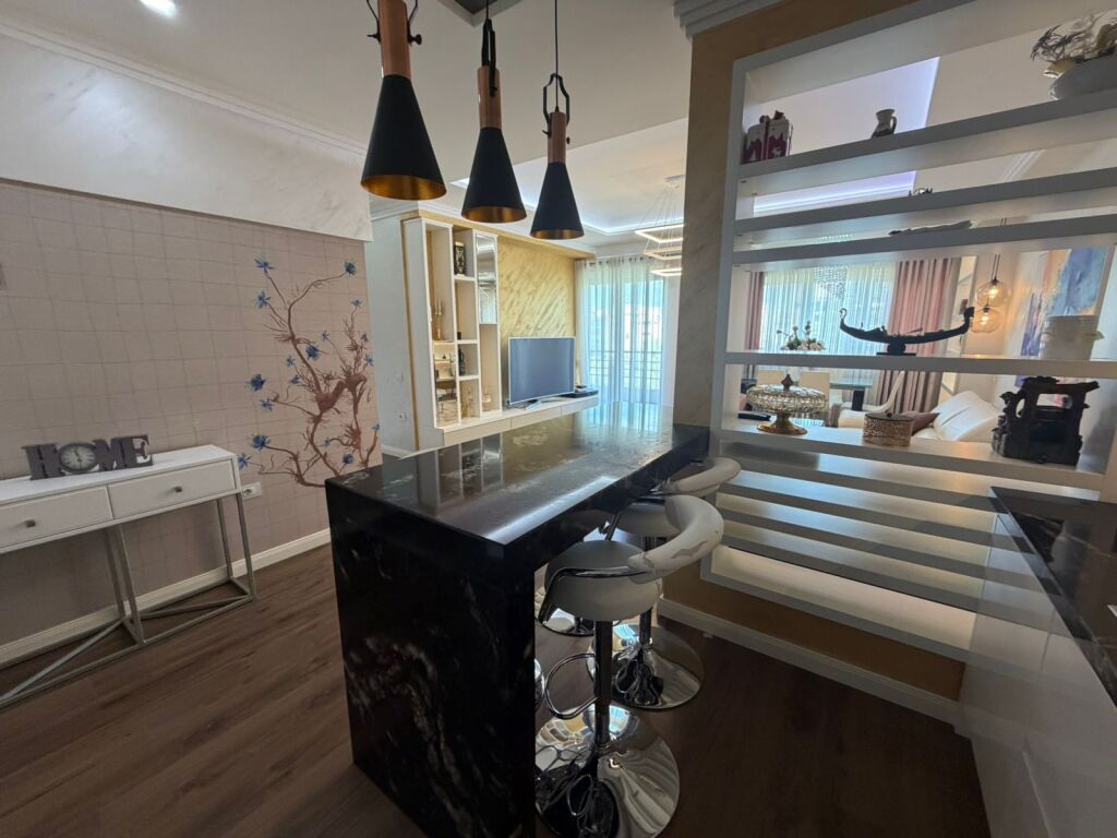 Shitet apartament 2+1 pranë Liqenit të Thatë