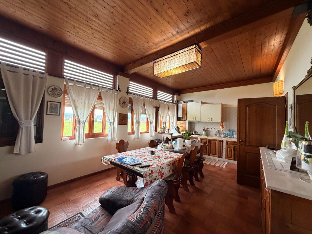 Shitet Vilë 3-Katëshe me Truall 1533m2 – Kavajë, Rruga Dytësore