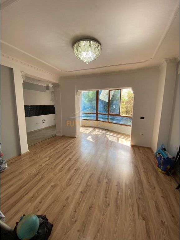 Shitet, Apartament 2+1+1, Ali Demi, Tiranë.