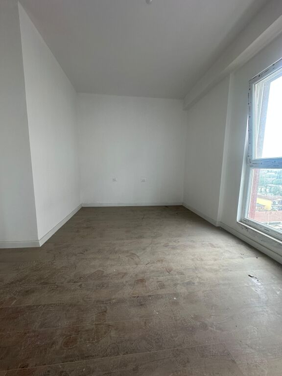 Shitet Apartament 2+1