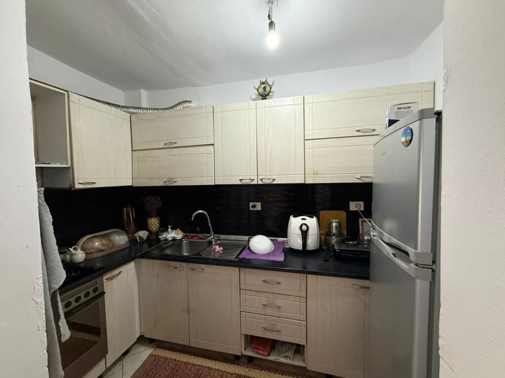 Apartment 2+1 for sale near the school Kushtimi i Liris in Ali Dem!