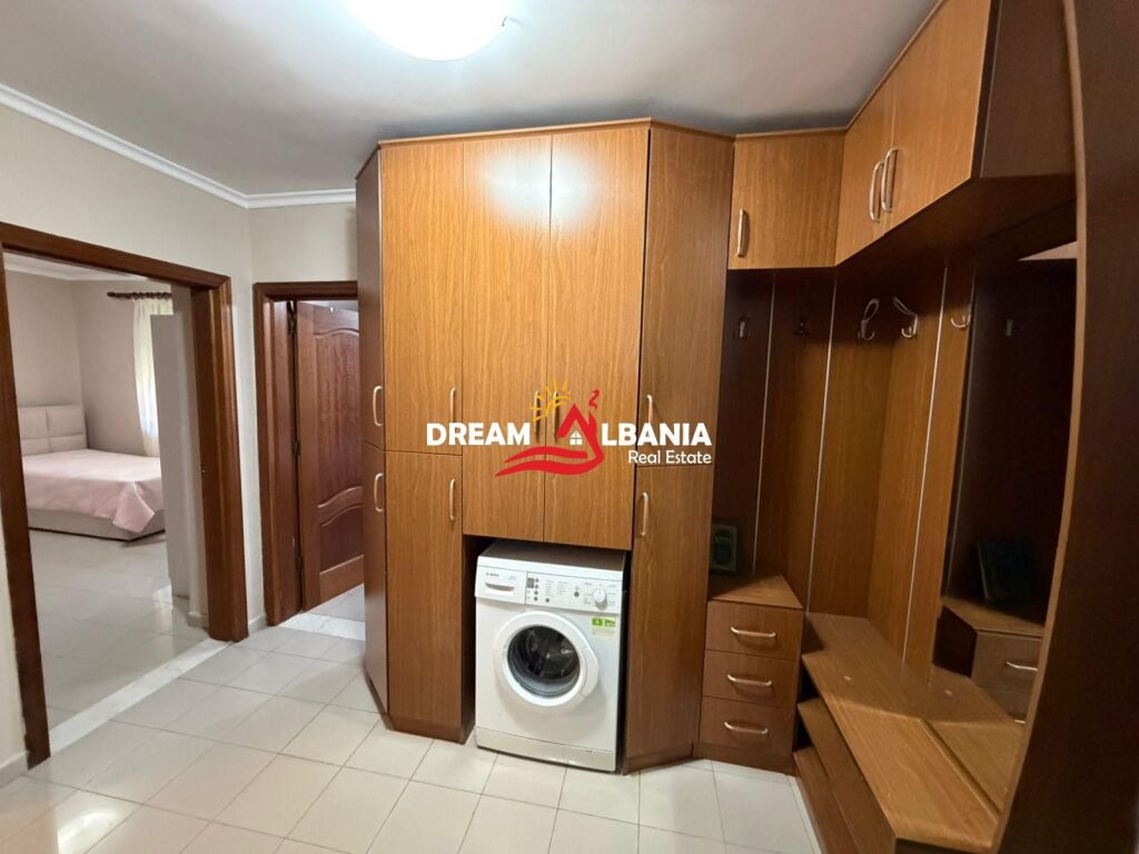 Jepet me qera apartament 2+1 ne rrugen e Durresit prane gjimnazit Qemal Stafa (ID 4229493)
