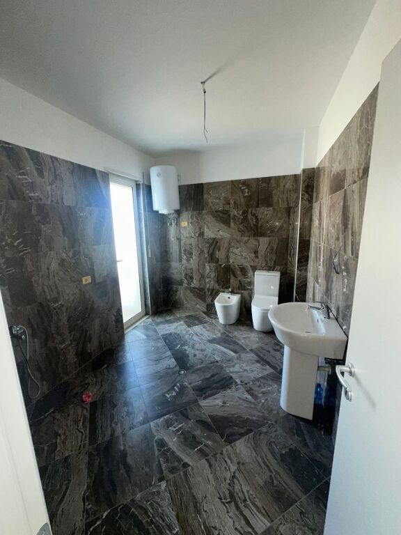 SHITET PAPAFINGO + GARAZHD 📍ADRESA: POLICIA DURRES