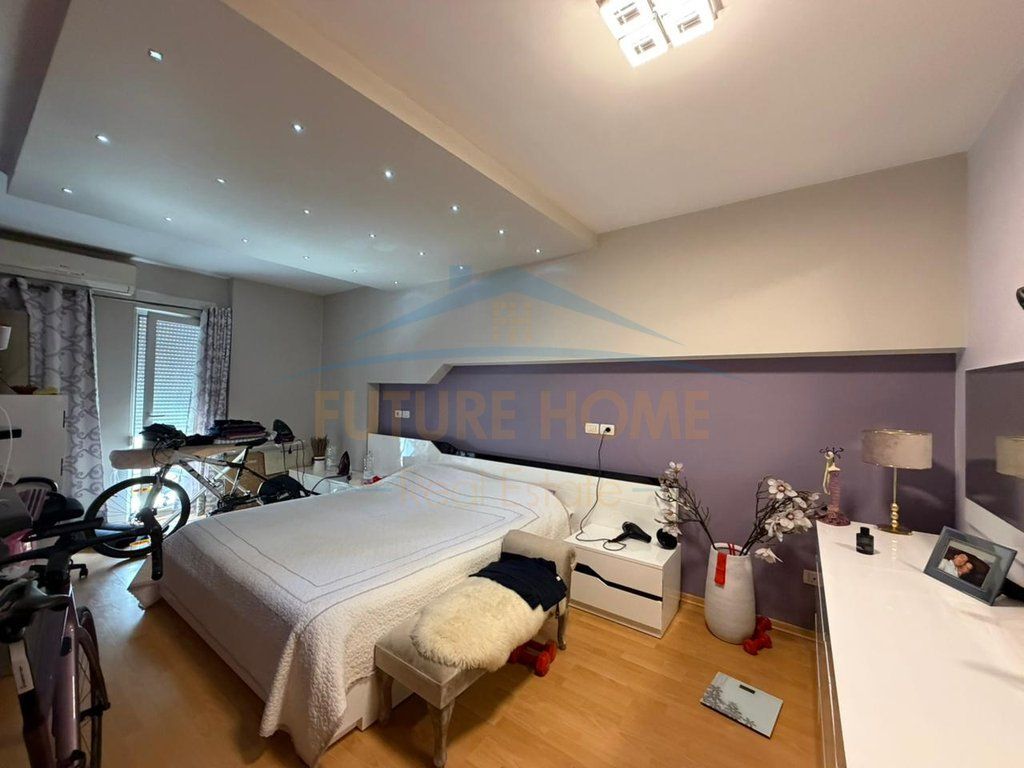 Shitet apartament 2+1+2+post parkimi Rruga Frosina Plaku perball Report tv