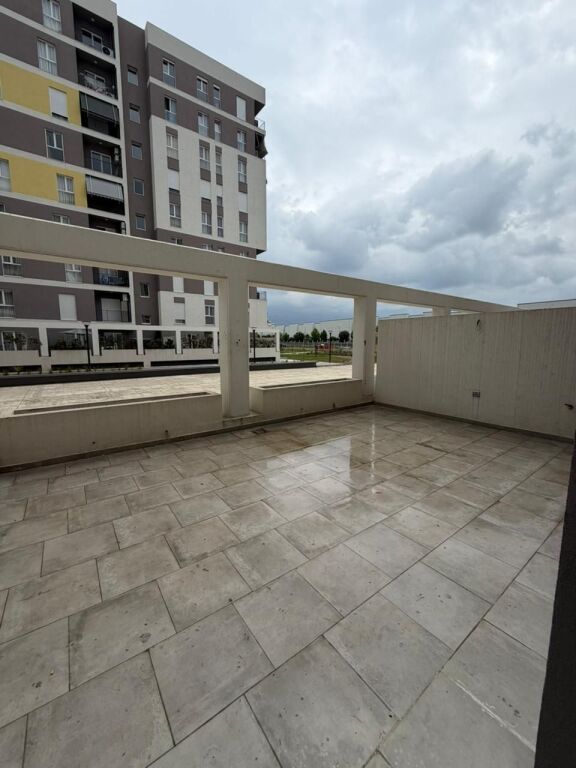 Apartament 1+1 + Verandë + Parkim me Qira – Univers City