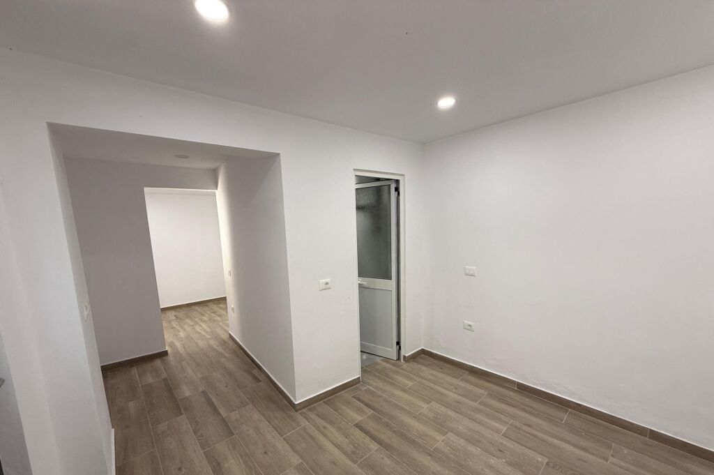 Rent | Ambjent Biznesi | Tregu Elektrik | 400 €/month