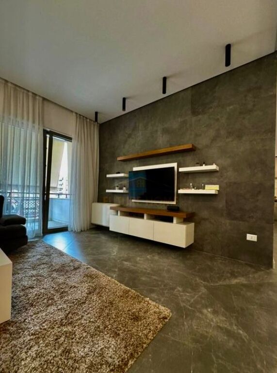 Affitto, Appartamento 2+1+2+Posto Auto, Complesso Delijorgji, Tirana. 1.400 €