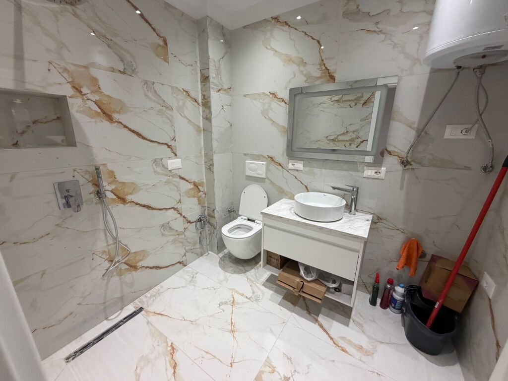 1+1,pallat i ri me ashensore,te posta stacion treni,135 miljon leke