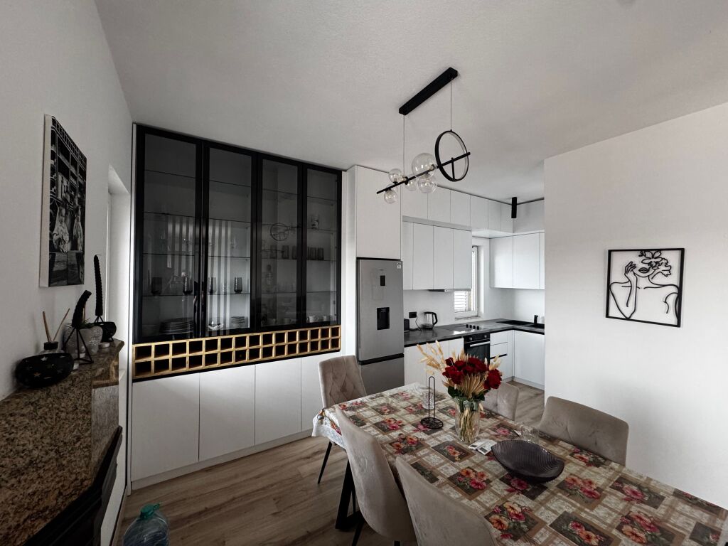 Shitet Penthouse në Durrës (tek Stadiumi Niko Dovana)