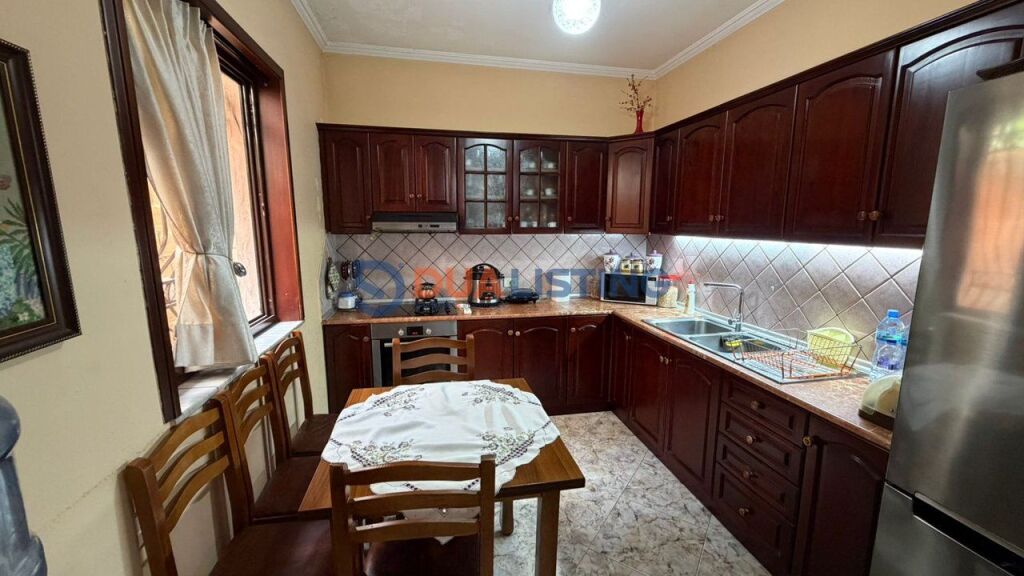 Shitet vilë 3-katëshe në Rrugën Albanopol, Don Bosko