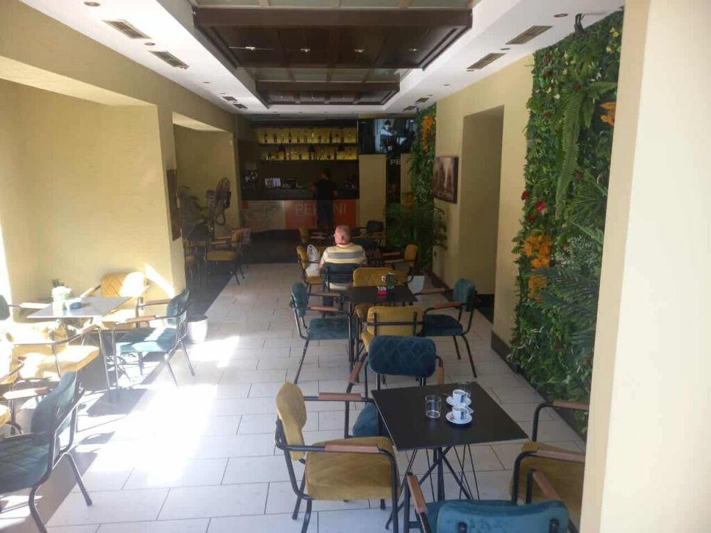 SHITET  LOKALI, TIRANE , Prane Qytet Studentit