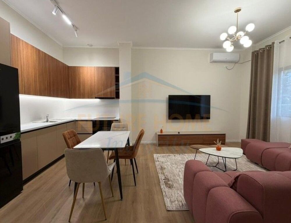Shitet, Apartament 2+1+2, Fresku, Tiranë.