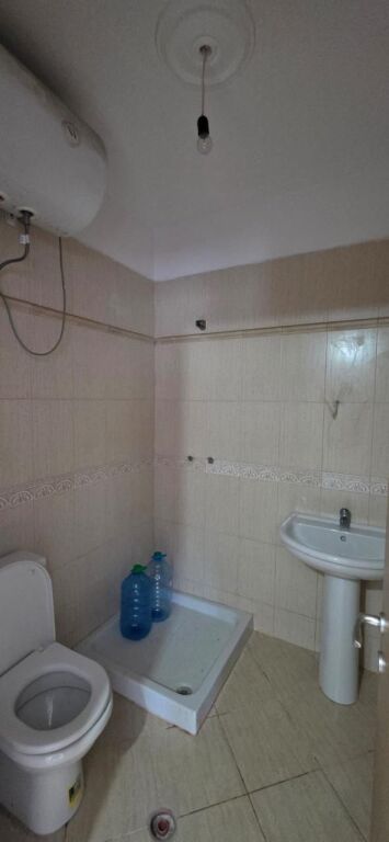 Shitet Apartament 3+1+2 ne Yzberisht / Pallatet Cabej