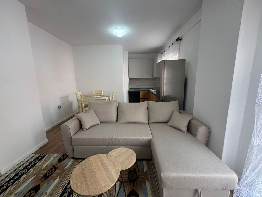 Selite Jepet apartament me qira 2+1 Tek Xhamia