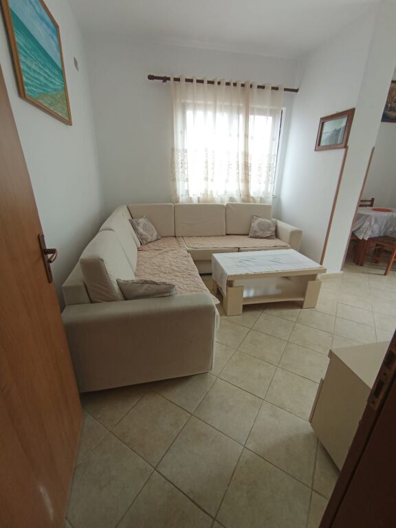 Shitet apartament 1+1