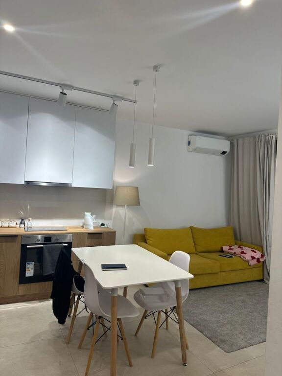 Apartament me qira në Myslym Shyri
