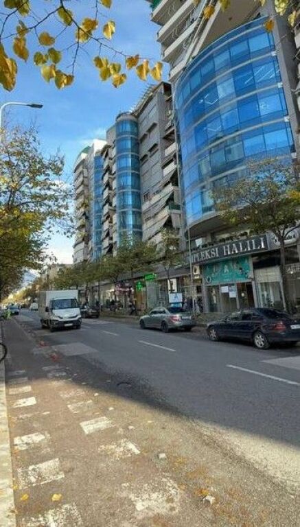 Qera, Ambient Biznesi, Rruga e Dibrës