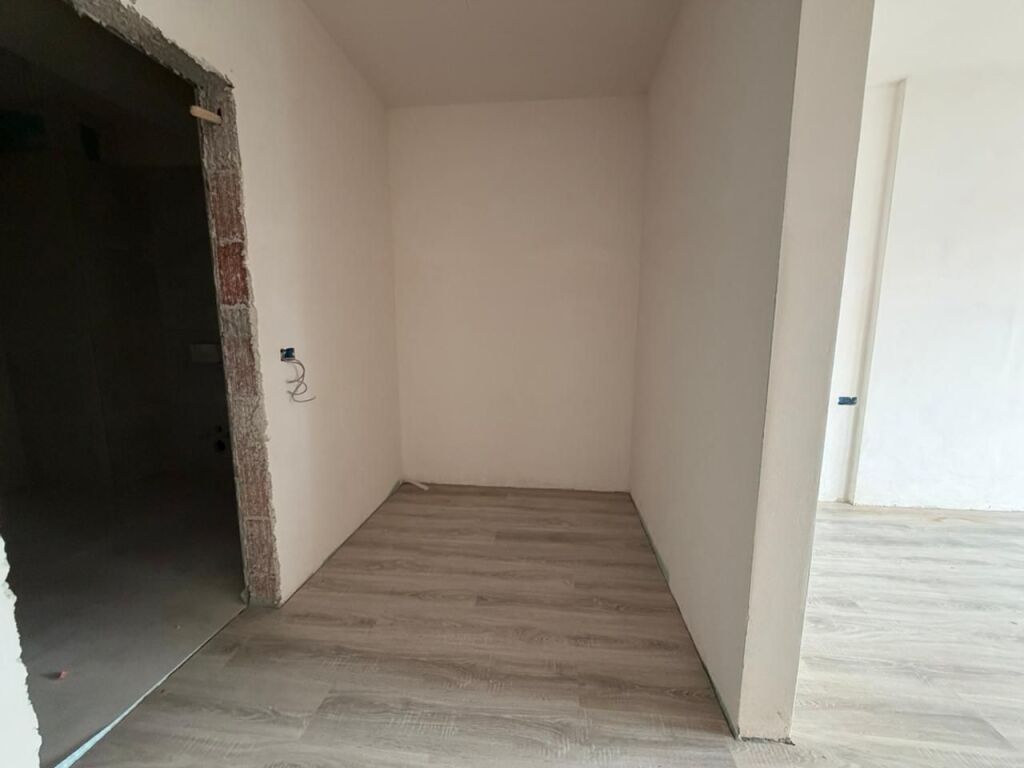 Shitet Apartament 2+1 Komuna E Parisit  White Tower