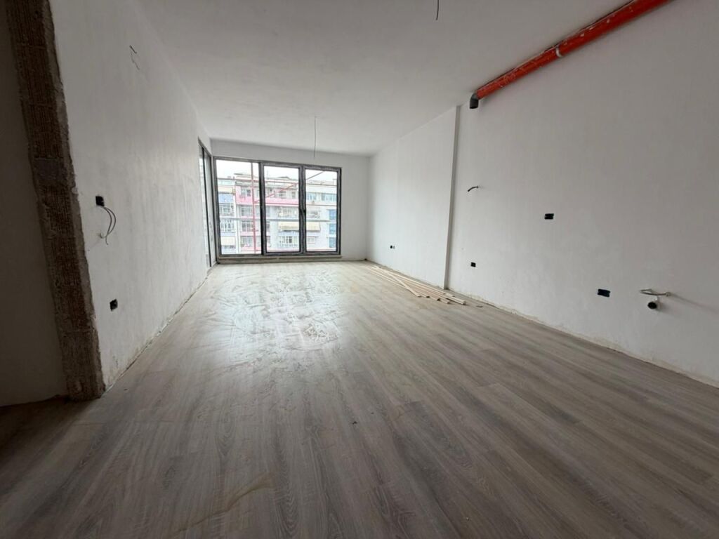 Shitet Apartament 2+1 Komuna E Parisit  White Tower