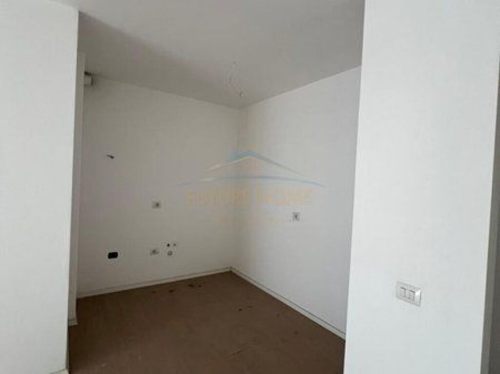 Shitet, Apartament 2+1+2+Post parkimi, Ish Parku i Autobuzave, Tirane
