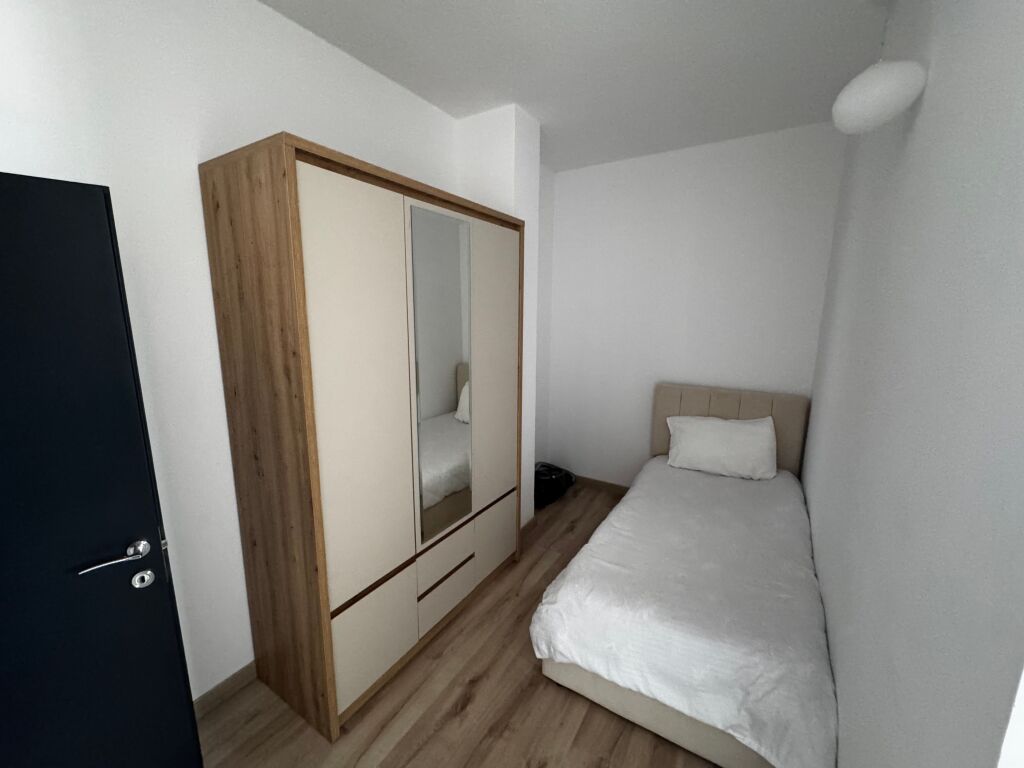 Shitet Penthouse në Durrës (tek Stadiumi Niko Dovana)