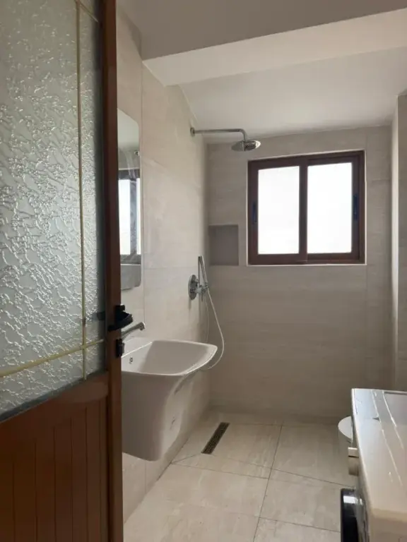 Apartament 3+1 me qera prane Universitetit Marlin Barleti