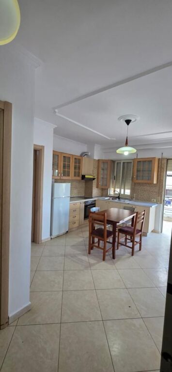 Shitet Apartament 3+1+2 ne Yzberisht / Pallatet Cabej