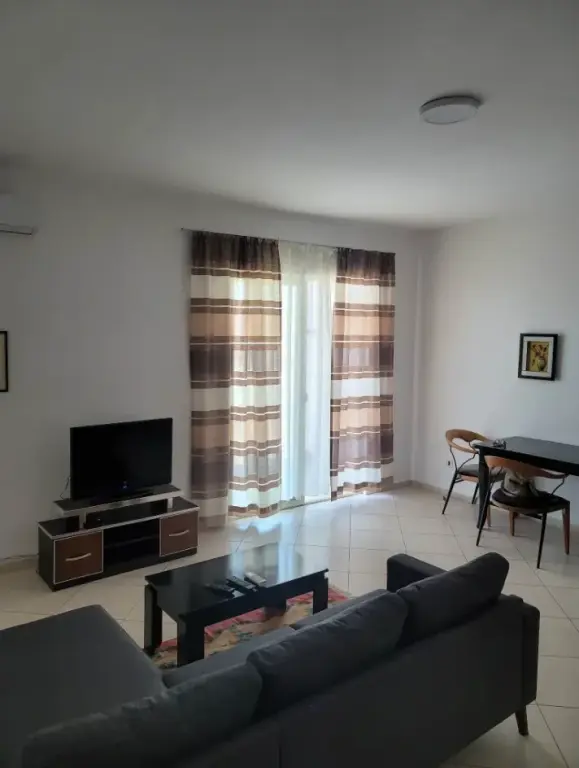 Affitto | Apartament 1 + 1 | Yzberisht | 370 €/mese