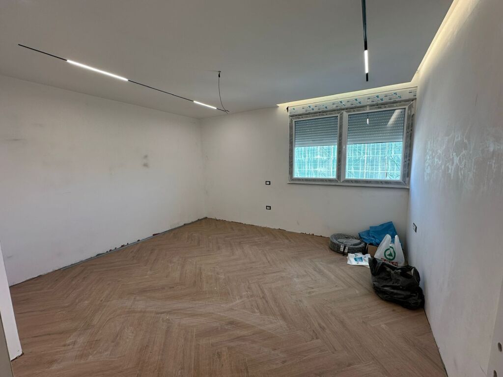 Shitet Apartament 2+1+2 ISh Ekspozita