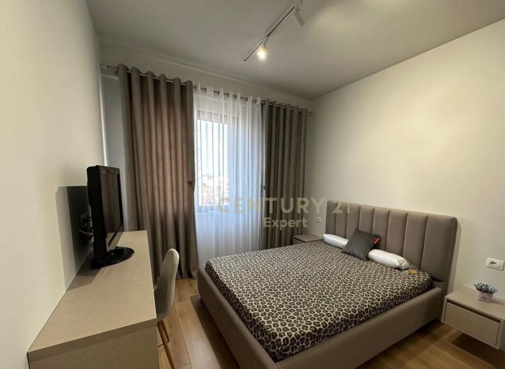 Apartament 2+1+2+Post Parkimi prane Spakut