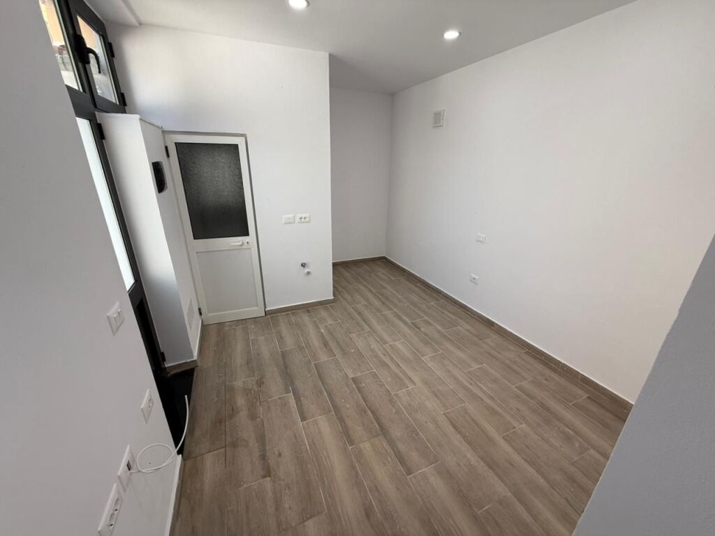 Rent | Ambjent Biznesi | Tregu Elektrik | 1000 €/month