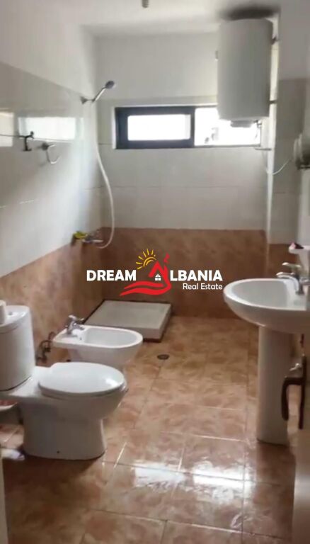 Jepet me qera apartament 2+1 tek 21 Dhjetori ( ID 42215527)