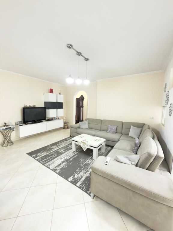 Shitet Apartament - Liqeni i Thate