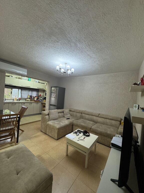 Shitet apartament te xhamia xhura-okazion