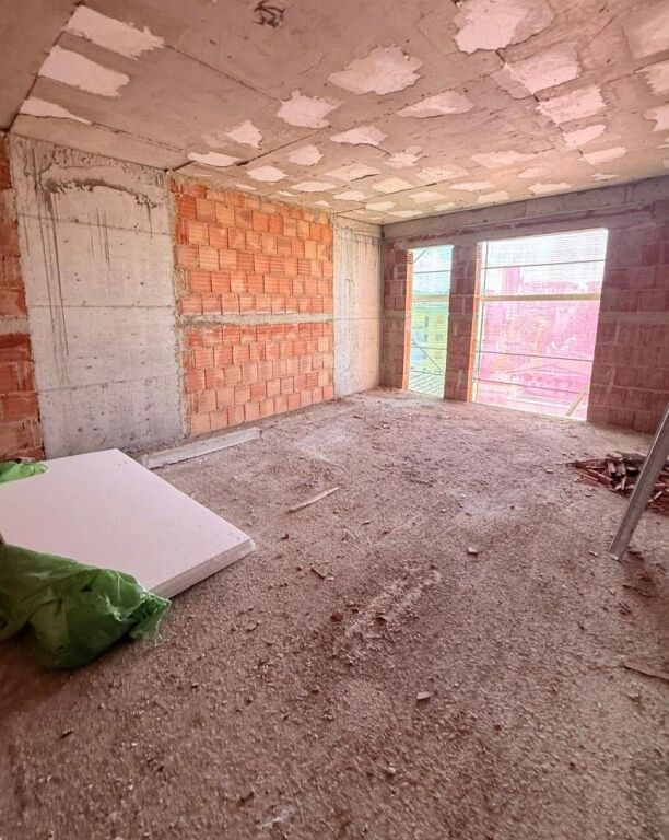 🌇Shitet Apartament 2+1 te Rruga Dibres prane Shkolles Kuqe❗