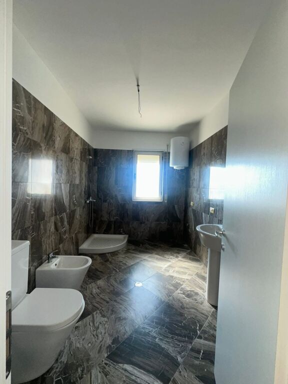 SHITET PAPAFINGO + GARAZHD 📍ADRESA: POLICIA DURRES