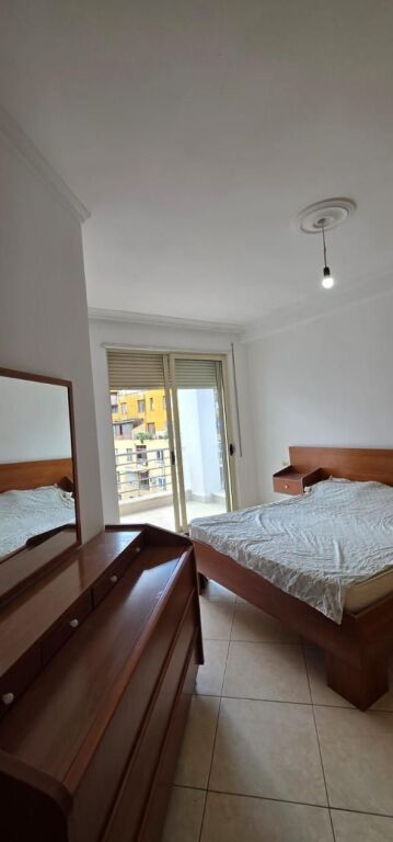 Shitet Apartament 3+1+2 ne Yzberisht / Pallatet Cabej